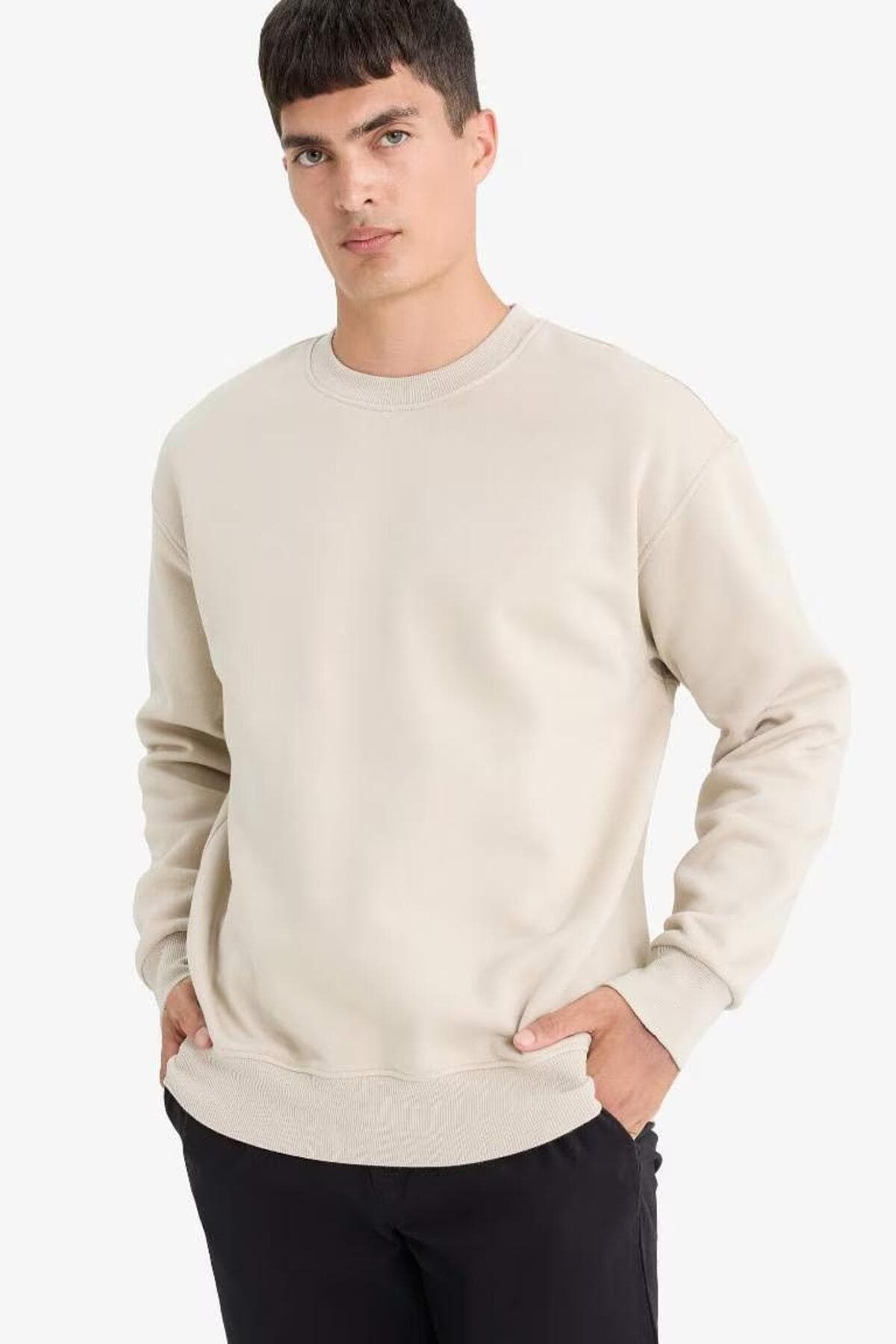 Übergroßes, gerades, dickes Basic-Sweatshirt mit Rundhalsausschnitt T5139az24au